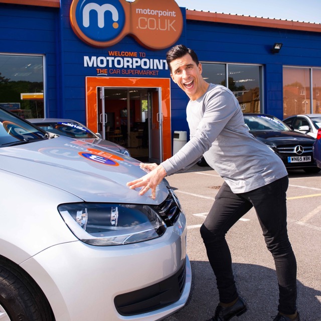 Russell Kane jumps for joy after collecting his new car from Motorpoint (4)