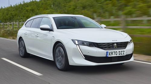 Peugeot 508 SW driving