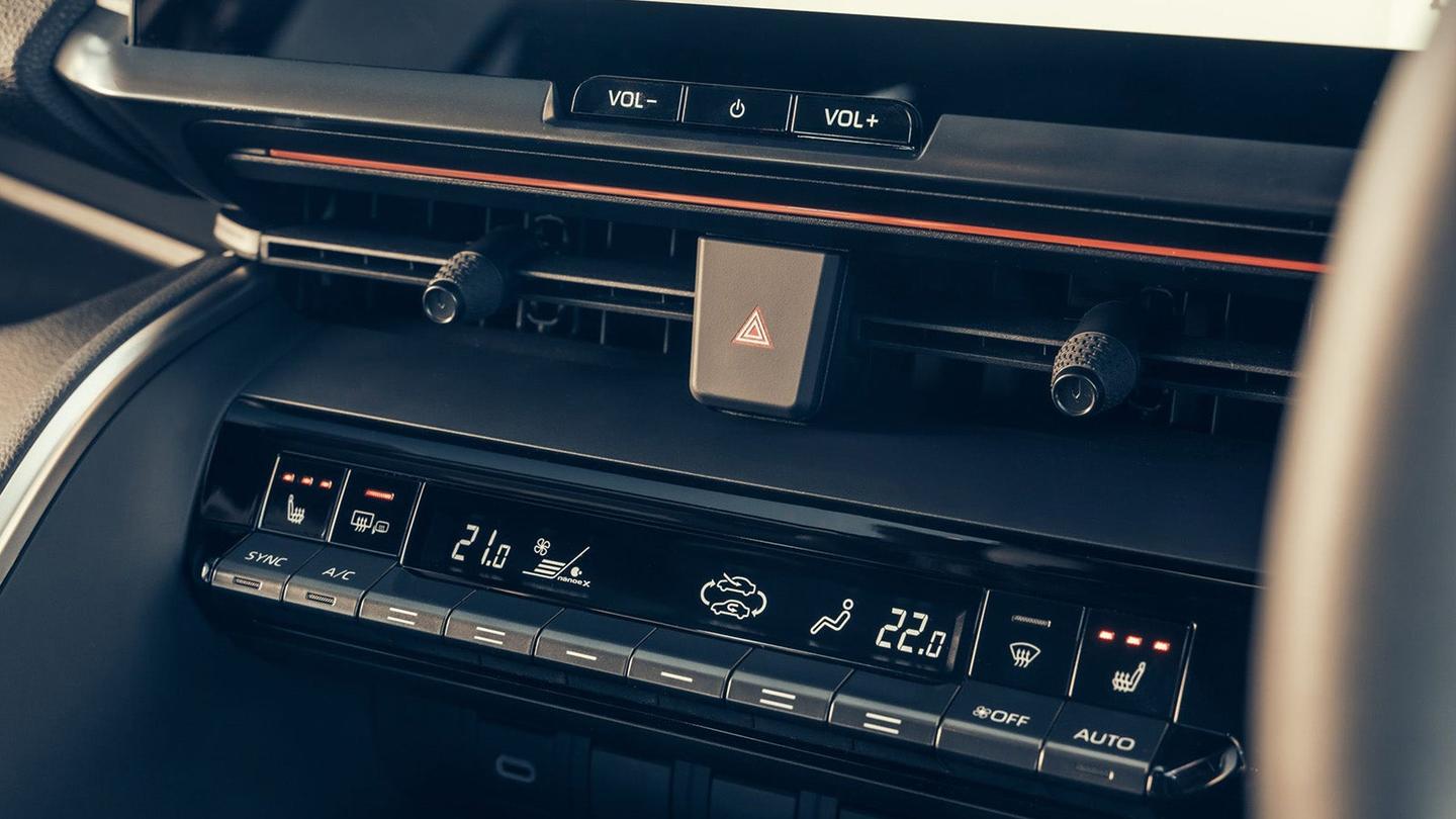 Toyota C-HR review dashboard detail