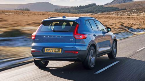 Volvo XC40 rear driving