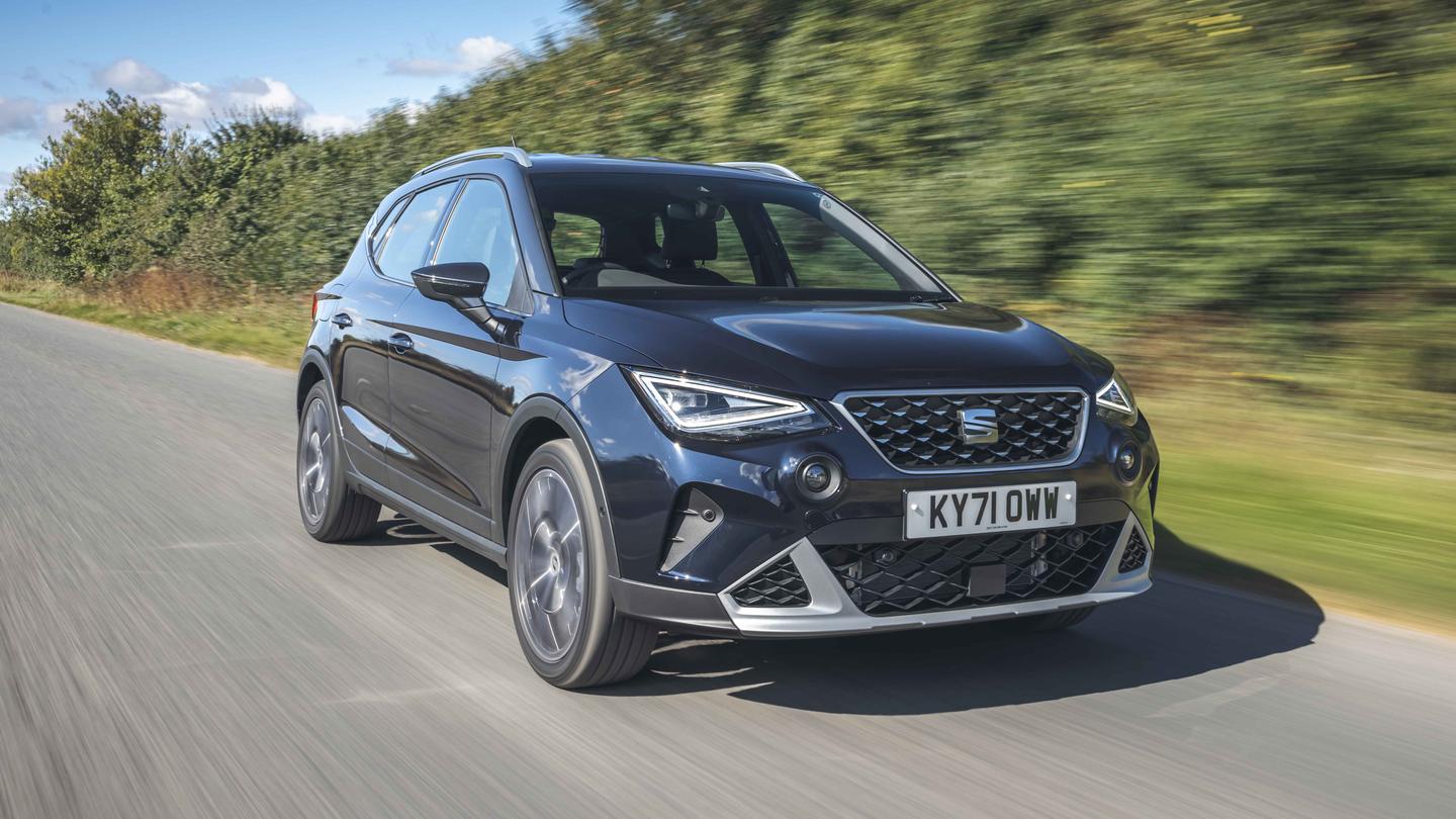 SEAT Arona driving