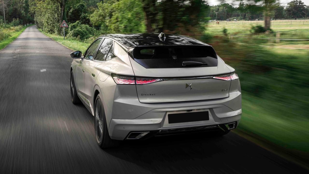 DS 4 driving rear view