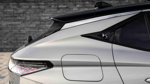 DS 4 side pillar detail