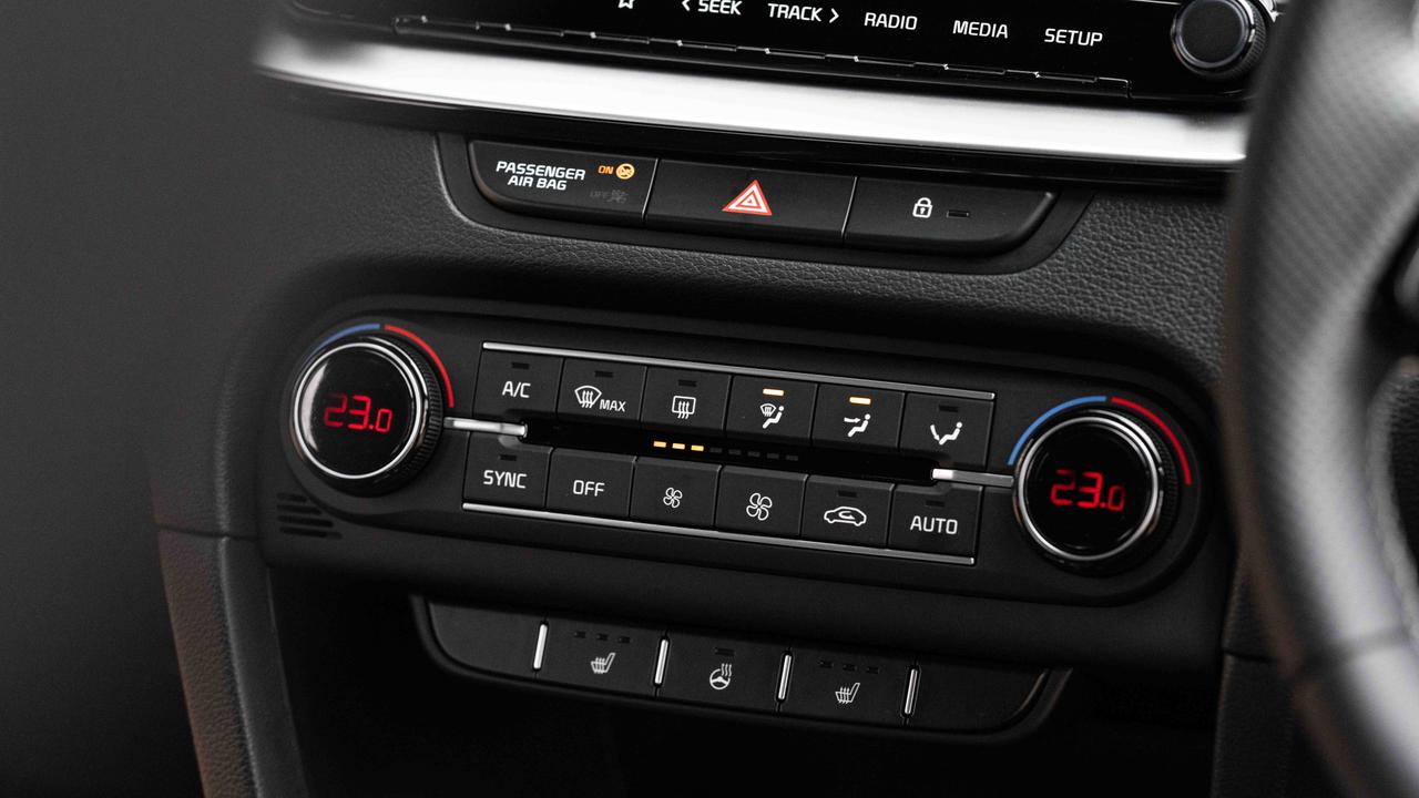 Kia ProCeed climate controls