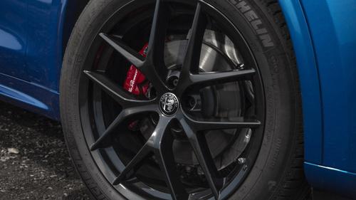 Alfa Romeo Stelvio alloy wheel
