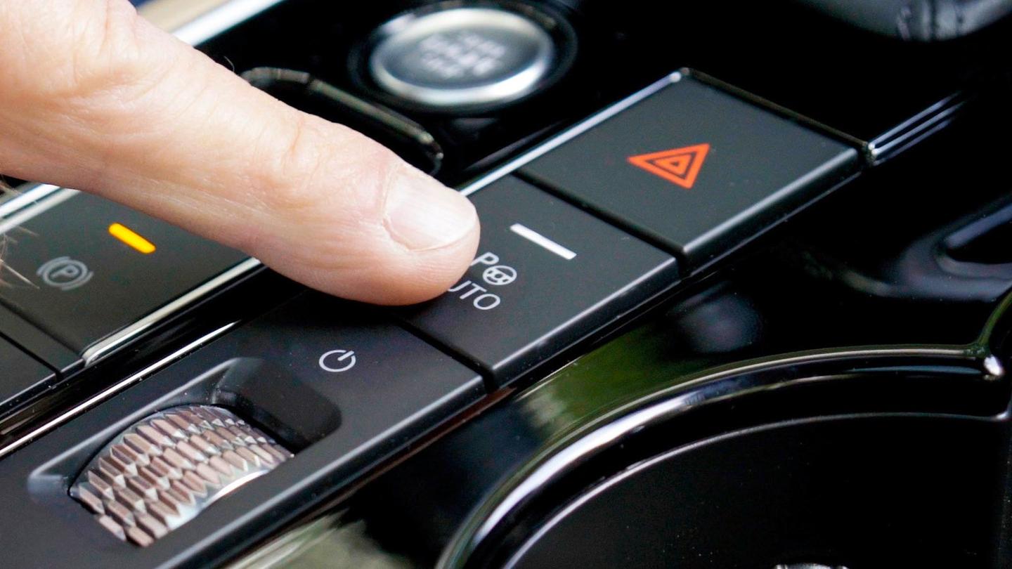 finger pressing park assist button