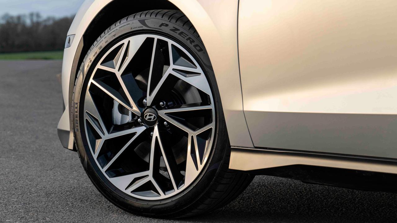 Hyundai Ioniq 6 alloy wheel