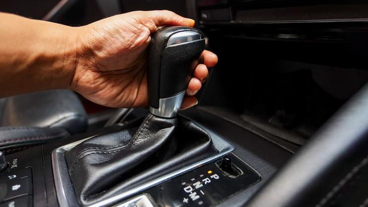 How to drive an automatic car