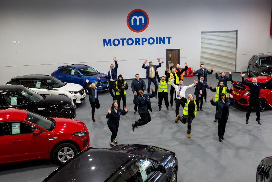 Motorpoint Maidstone jumps for joy as Mayor cuts the blue ribbon and officially opens the store’s doors