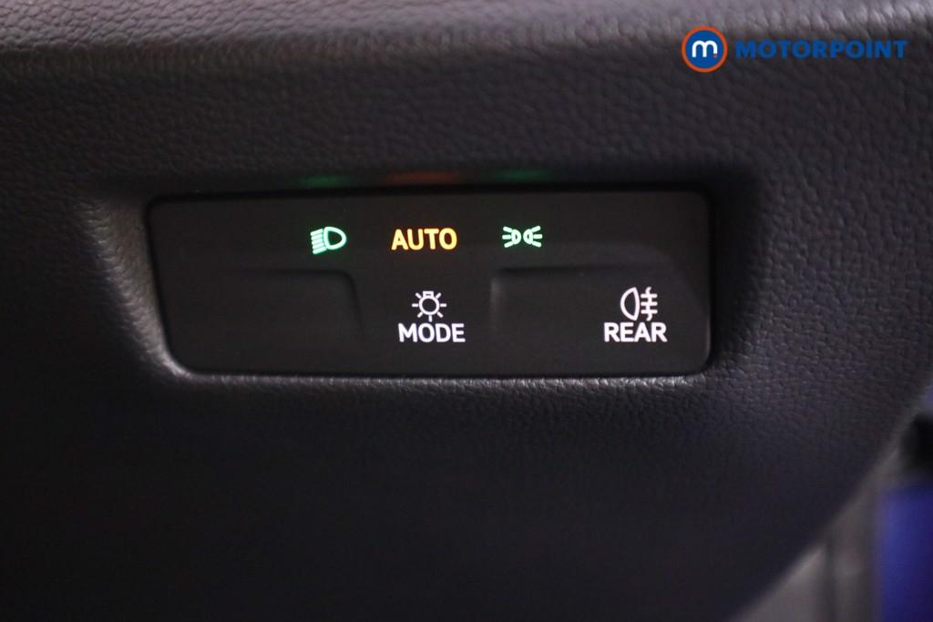 Volkswagen Passat Life Automatic Petrol Plug-In Hybrid Estate - Stock Number (1578137) - 8th supplementary image