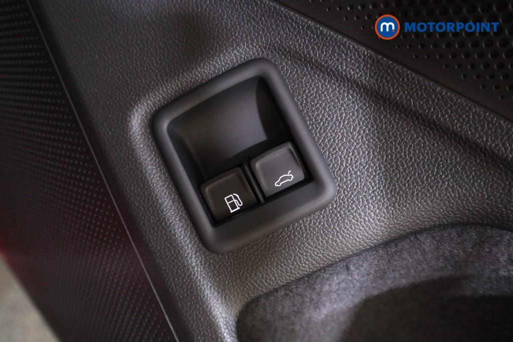 Volkswagen Passat Life Automatic Petrol Plug-In Hybrid Estate - Stock Number (1578081) - 8th supplementary image