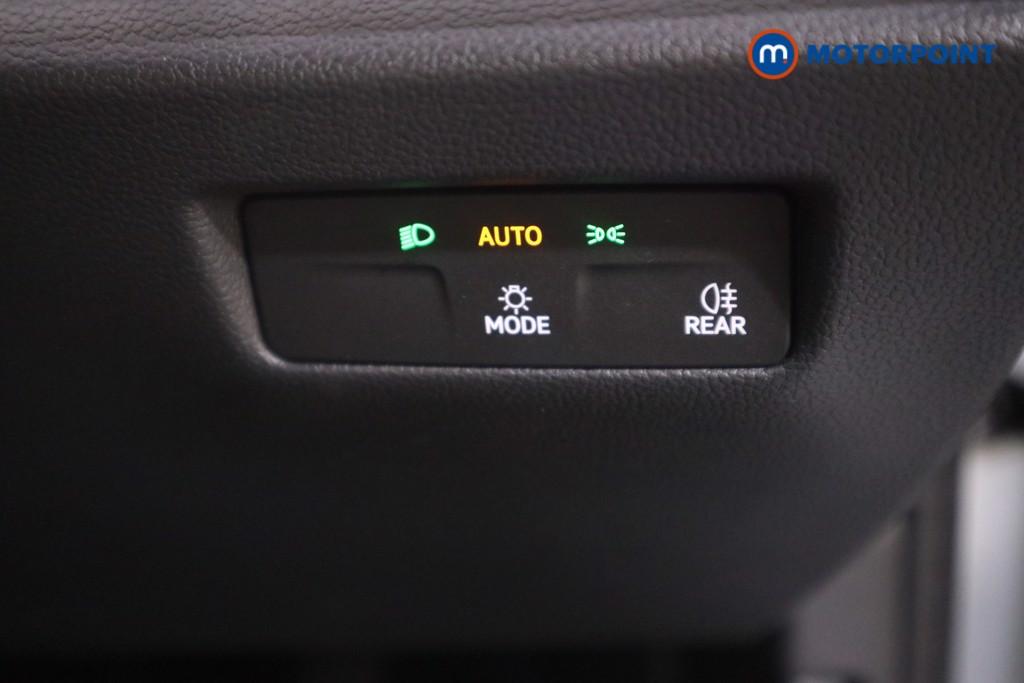 Volkswagen Passat Life Automatic Petrol Plug-In Hybrid Estate - Stock Number (1578119) - 8th supplementary image