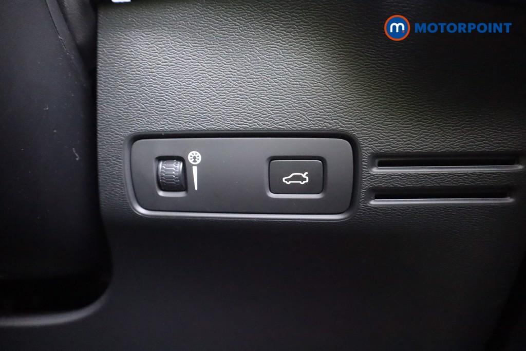 Volvo Xc40 Momentum Manual Petrol SUV - Stock Number (1577609) - 8th supplementary image