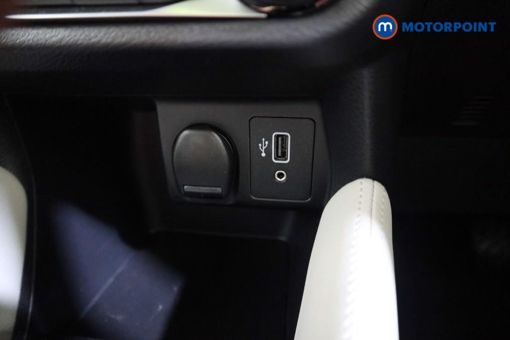 Nissan Micra Tekna Automatic Petrol Hatchback - Stock Number (1588787) - 8th supplementary image