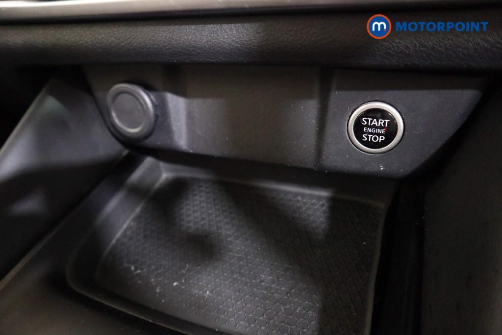 Nissan Qashqai N-Connecta Automatic Petrol SUV - Stock Number (1590341) - 8th supplementary image