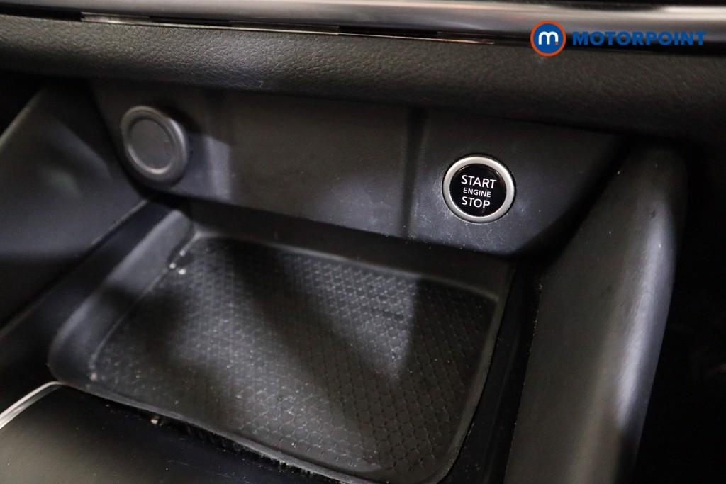 Nissan Qashqai N-Connecta Manual Petrol SUV - Stock Number (1591734) - 8th supplementary image