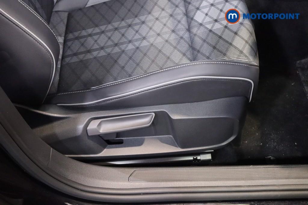 Volkswagen Golf R-Line Automatic Petrol Hatchback - Stock Number (1595161) - 16th supplementary image