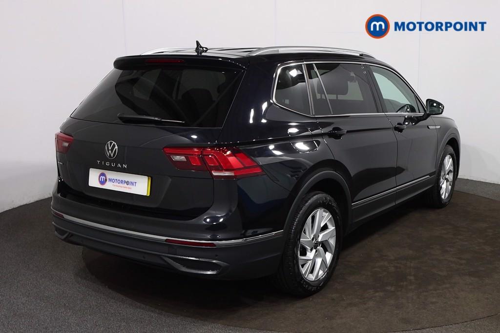 Volkswagen Tiguan Allspace Life Automatic Petrol SUV - Stock Number (1595366) - Drivers side rear corner