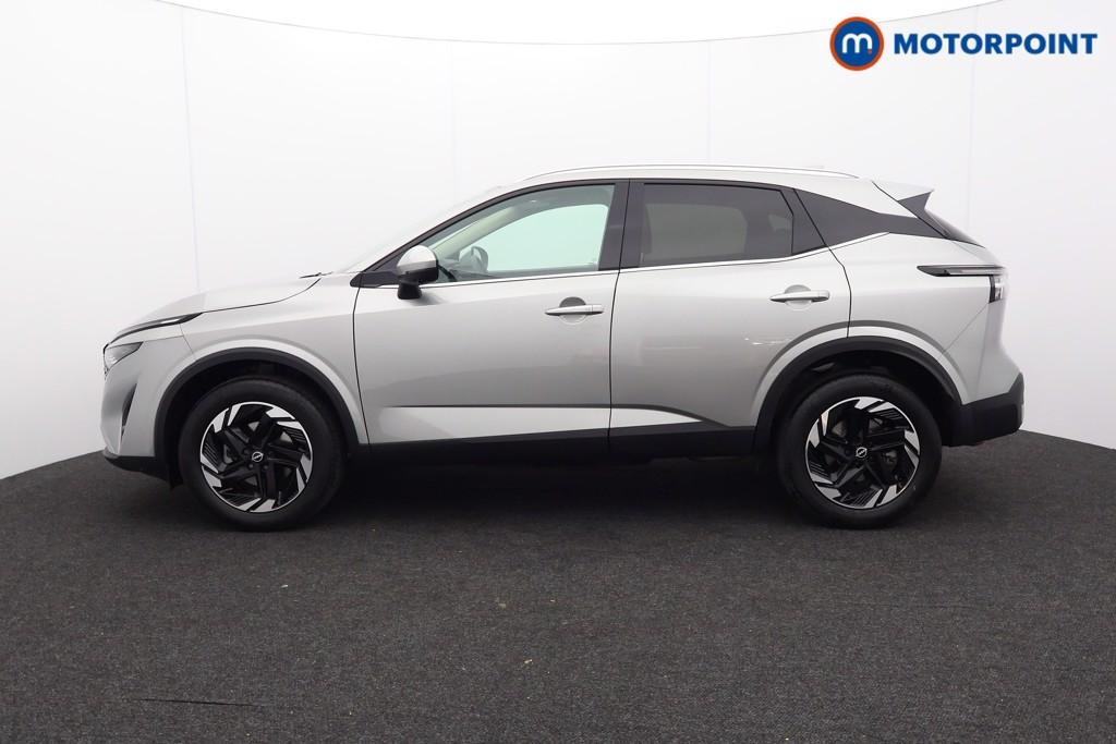 Nissan Qashqai N-Connecta Manual Petrol SUV - Stock Number (1594764) - Passenger side