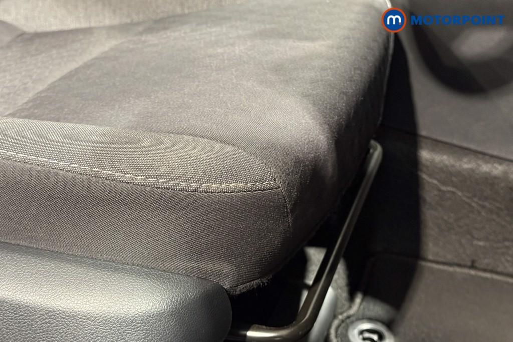 Toyota Yaris Design Automatic Petrol-Electric Hybrid Hatchback - Stock Number (1596187) - 15th supplementary image