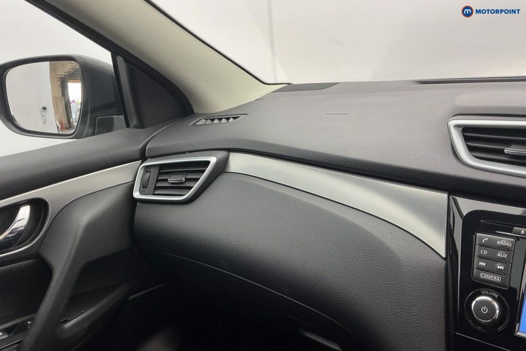 Nissan Qashqai N-Connecta Manual Petrol SUV - Stock Number (1585074) - 16th supplementary image