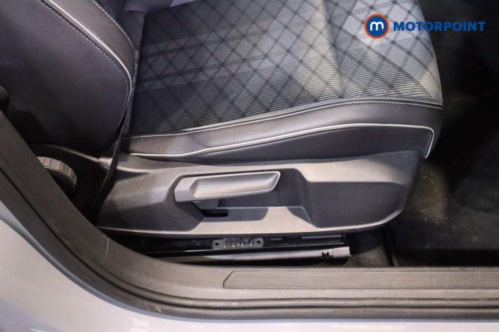 Volkswagen Golf R-Line Manual Petrol Hatchback - Stock Number (1596766) - 16th supplementary image