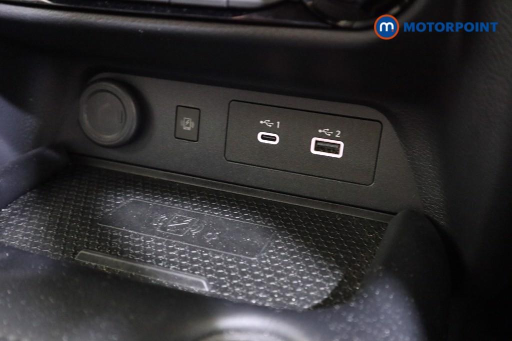 Nissan Juke N-Connecta Automatic Petrol SUV - Stock Number (1556161) - 8th supplementary image