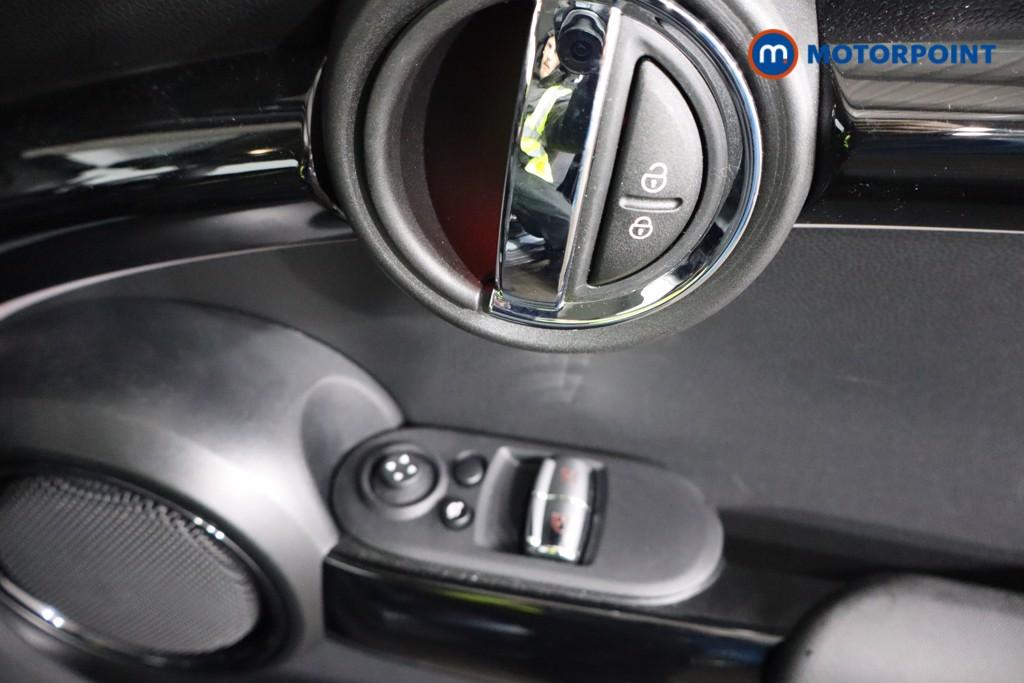 Mini Hatchback Cooper Classic Manual Petrol Hatchback - Stock Number (1596228) - 8th supplementary image