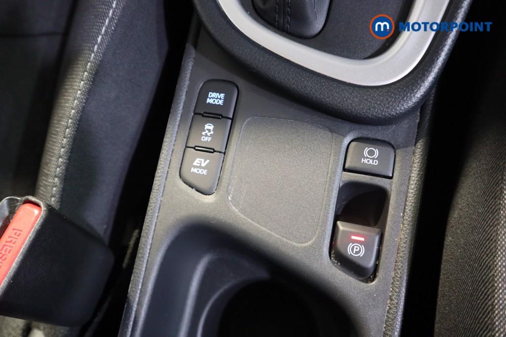 Toyota Yaris Design Automatic Petrol-Electric Hybrid Hatchback - Stock Number (1596832) - 8th supplementary image