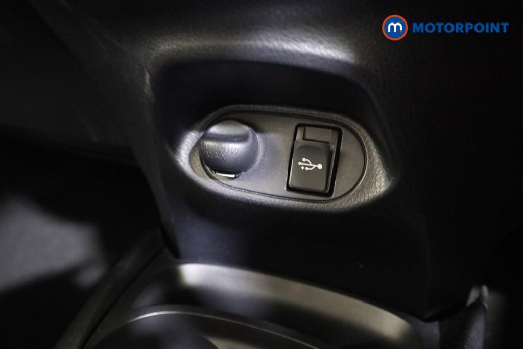 Toyota Yaris Y20 Automatic Petrol-Electric Hybrid Hatchback - Stock Number (1597574) - 8th supplementary image