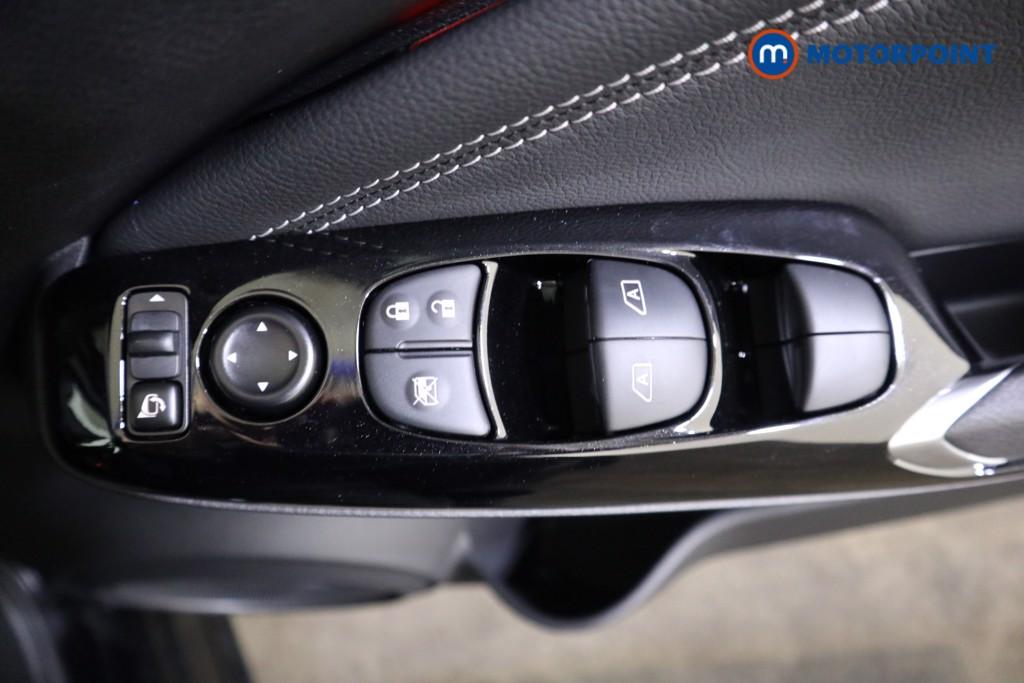 Nissan Juke Tekna Automatic Petrol SUV - Stock Number (1596487) - 8th supplementary image