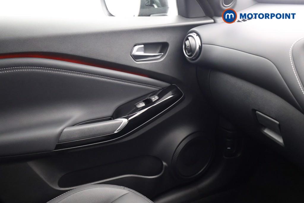 Nissan Juke Tekna Automatic Petrol SUV - Stock Number (1596671) - 8th supplementary image