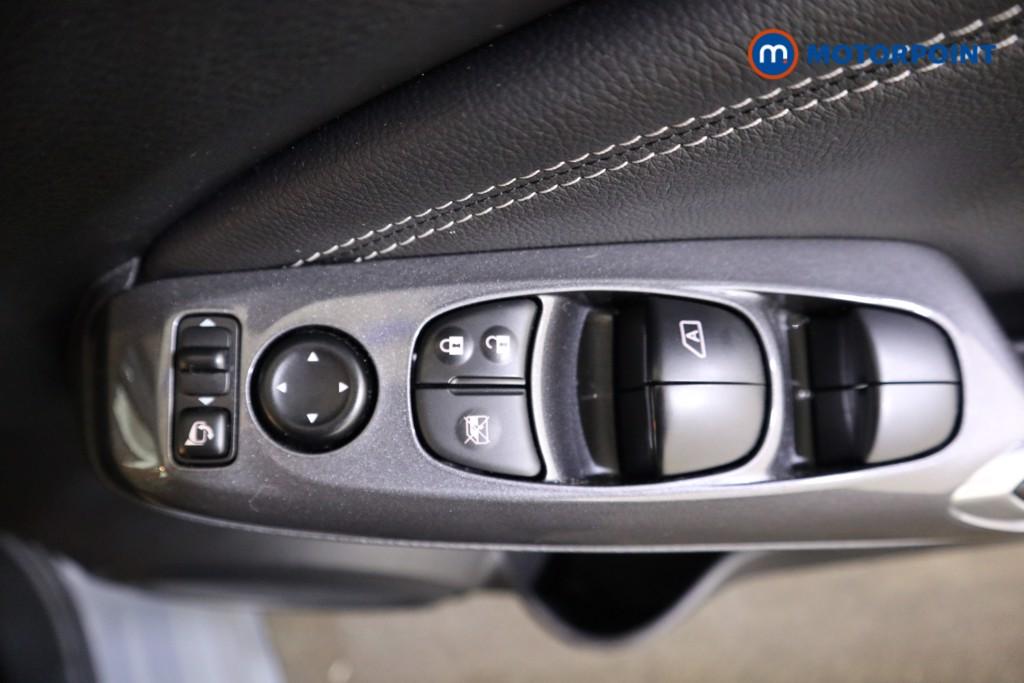 Nissan Juke N-Connecta Manual Petrol SUV - Stock Number (1597060) - 8th supplementary image