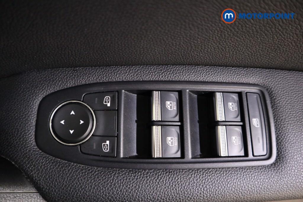 Renault Captur Se Edition Manual Petrol SUV - Stock Number (1597220) - 8th supplementary image