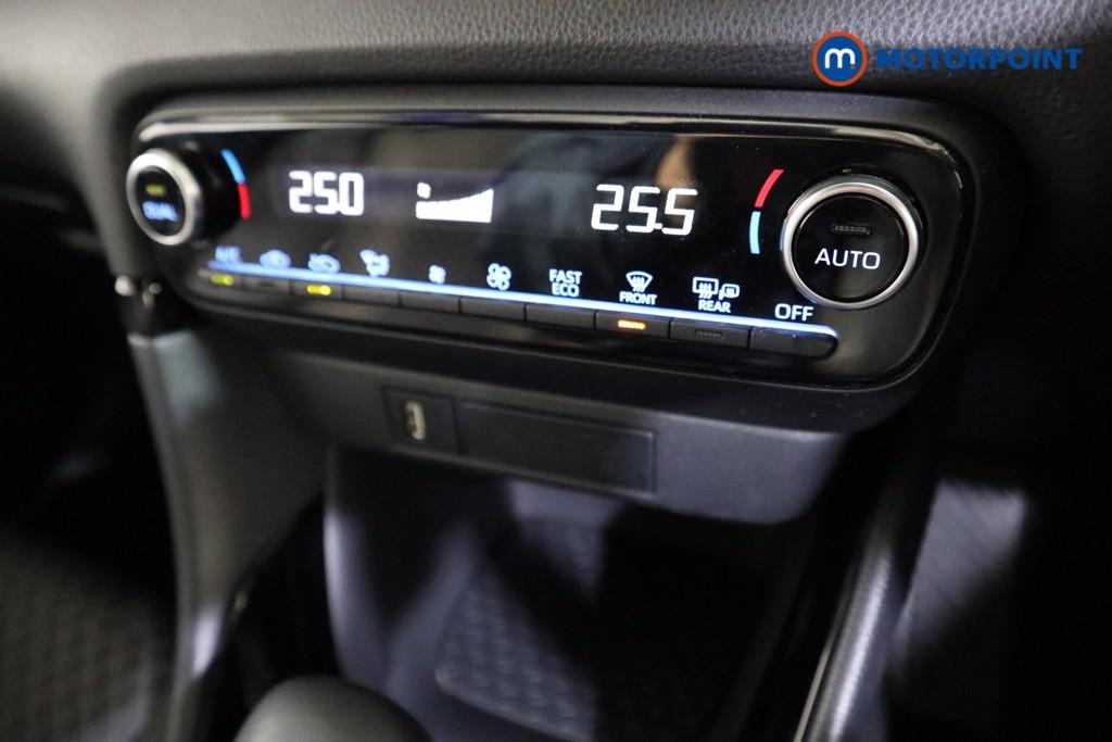 Toyota Yaris Dynamic Automatic Petrol-Electric Hybrid Hatchback - Stock Number (1599559) - 8th supplementary image