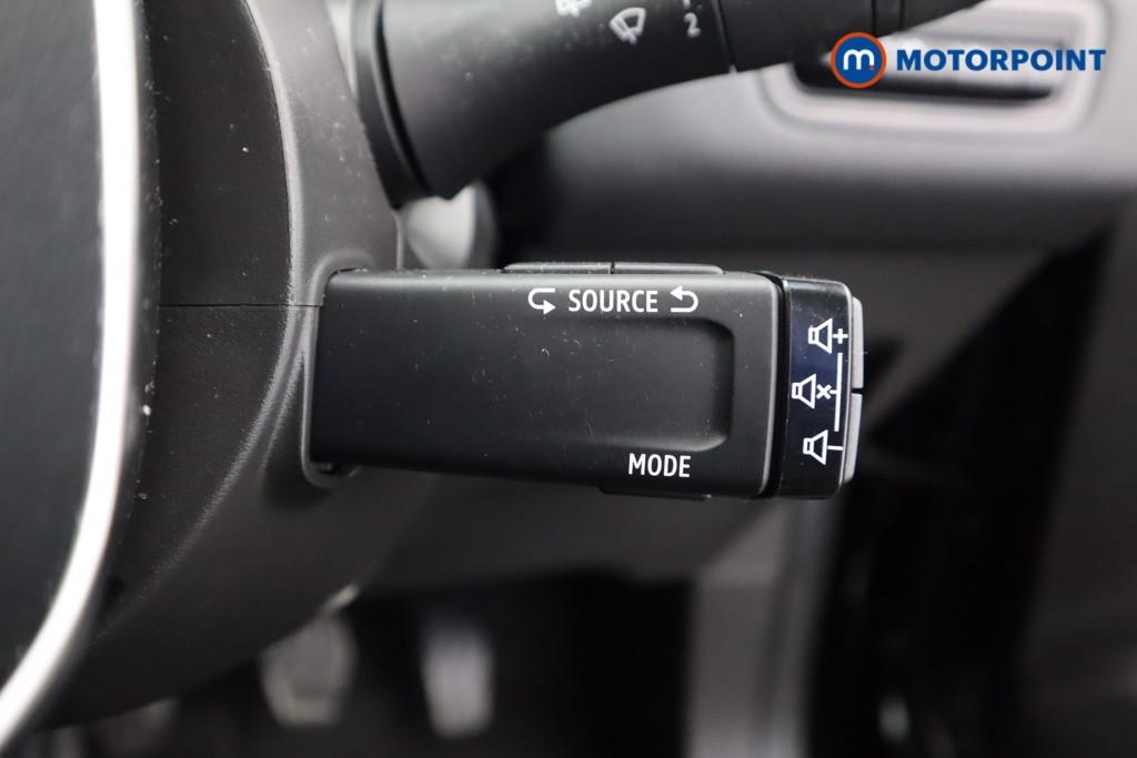 Renault Captur Iconic Edition Manual Petrol SUV - Stock Number (1603320) - 8th supplementary image