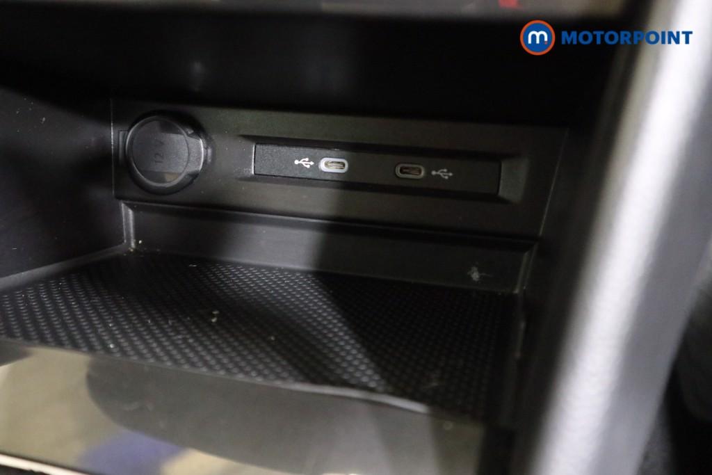 Volkswagen Tiguan Life Automatic Petrol Plug-In Hybrid SUV - Stock Number (1602315) - 8th supplementary image