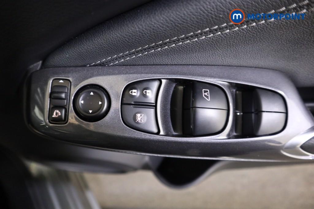 Nissan Juke N-Connecta Automatic Petrol SUV - Stock Number (1602319) - 8th supplementary image