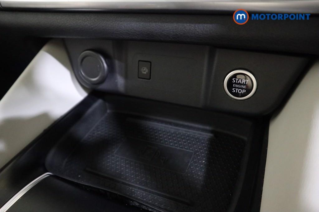 Nissan Qashqai Tekna Manual Petrol SUV - Stock Number (1601198) - 8th supplementary image