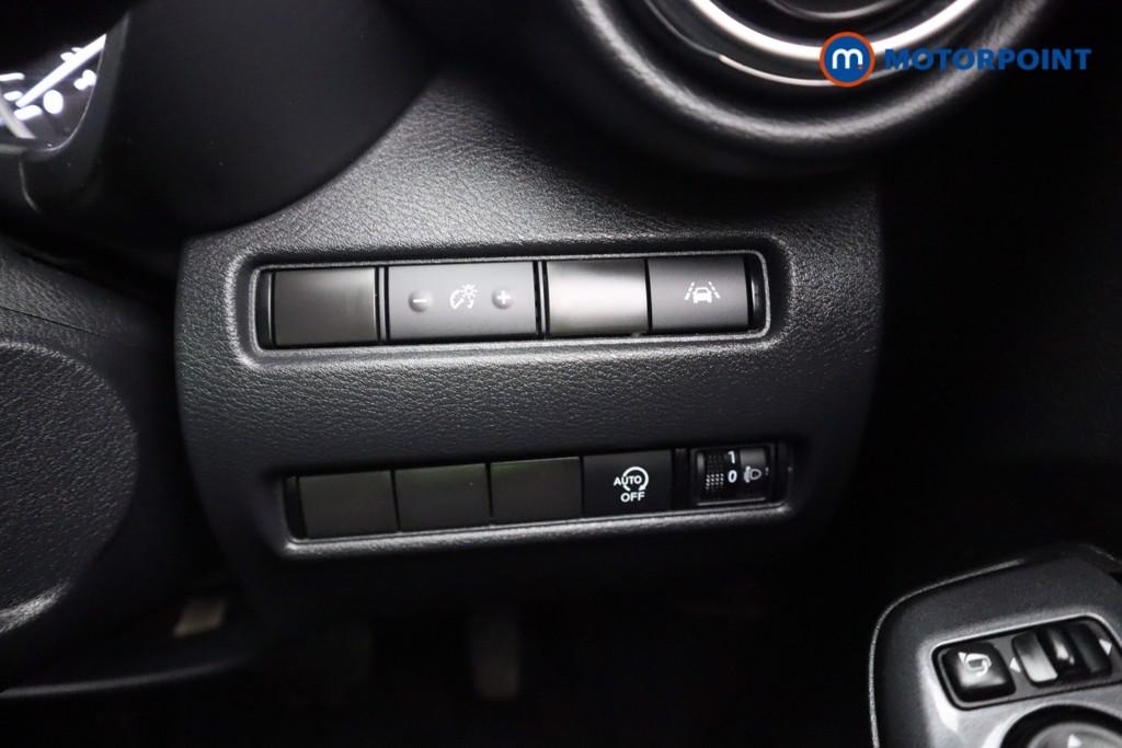 Nissan Juke N-Connecta Automatic Petrol SUV - Stock Number (1604124) - 8th supplementary image