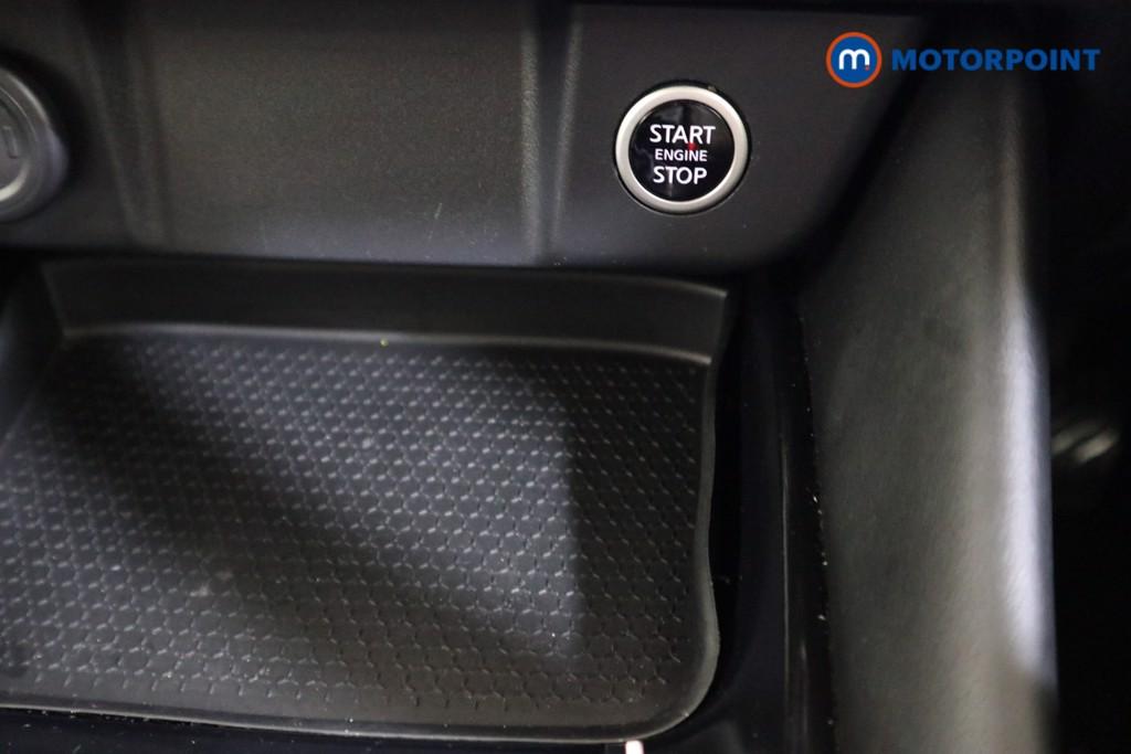 Nissan Qashqai N-Connecta Manual Petrol SUV - Stock Number (1597496) - 8th supplementary image