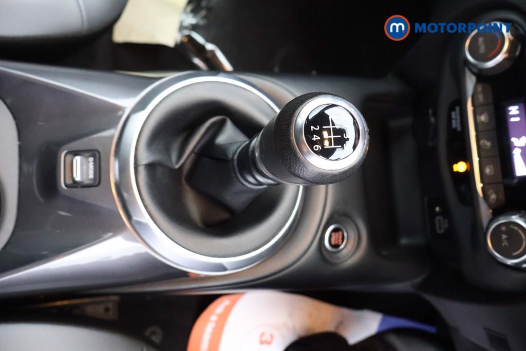 Nissan Juke N-Connecta Manual Petrol SUV - Stock Number (1604099) - 8th supplementary image