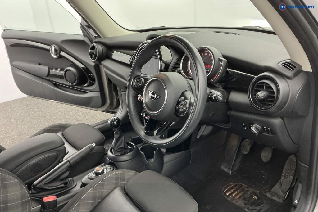 Mini Hatchback Cooper Classic Manual Petrol Hatchback - Stock Number (1602179) - 8th supplementary image