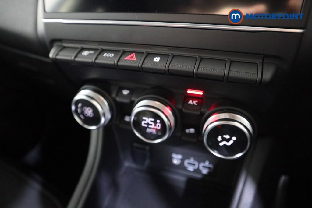 Renault Captur Iconic Automatic Petrol SUV - Stock Number (1605887) - 8th supplementary image