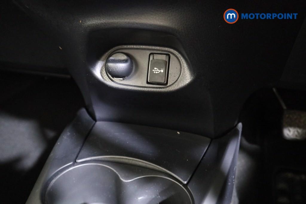 Toyota Yaris Icon Tech Manual Petrol Hatchback - Stock Number (1605800) - 8th supplementary image