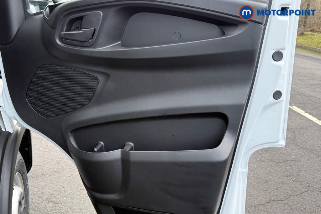 Iveco Daily Business Manual Diesel High Volume-High Roof Van - Stock Number (1597404) - 8th supplementary image