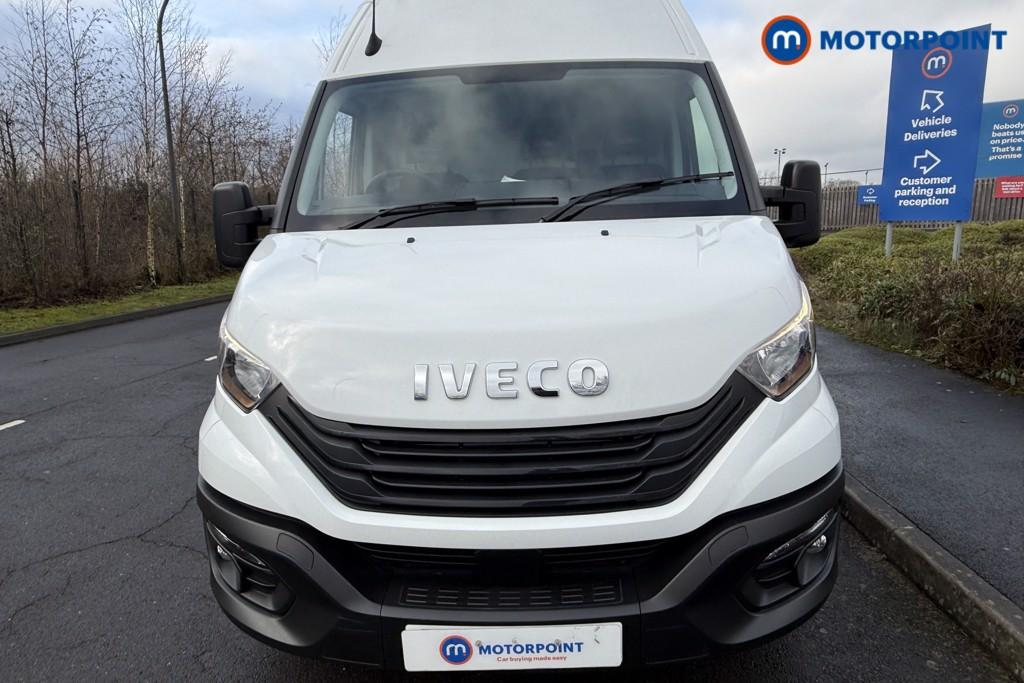 Iveco Daily Business Manual Diesel High Volume-High Roof Van - Stock Number (1597404) - Front bumper