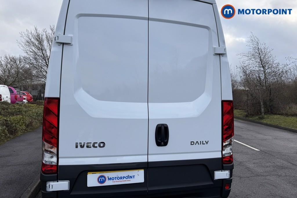 Iveco Daily Business Manual Diesel High Volume-High Roof Van - Stock Number (1597404) - Rear bumper