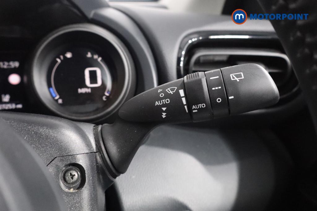 Toyota Yaris Design Automatic Petrol-Electric Hybrid Hatchback - Stock Number (1605268) - 8th supplementary image