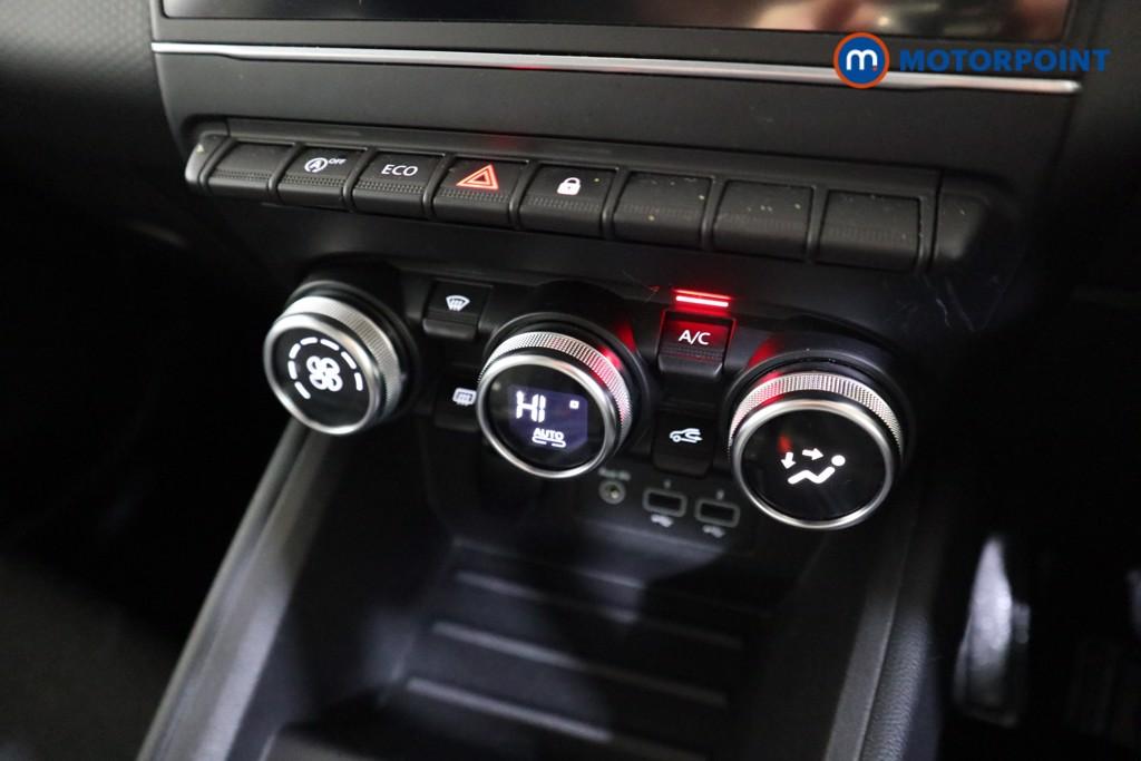 Renault Clio Iconic Manual Petrol Hatchback - Stock Number (1607653) - 8th supplementary image